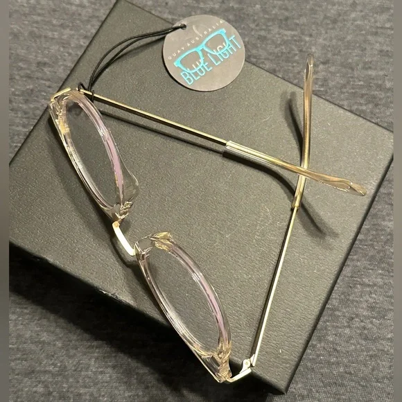 Quay Australia Women's Gotta Run Round Blue Light Blocking Glasses, Clear & Gold - Picture 5 of 13